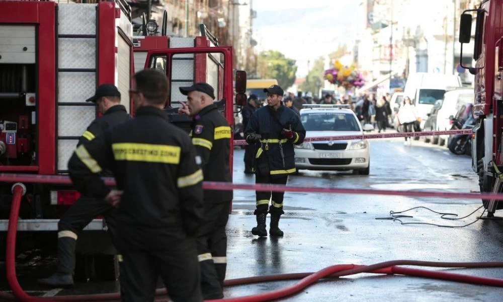 Φωτιά στη Φυλή δίπλα από το γήπεδο του Θρασύβουλου
